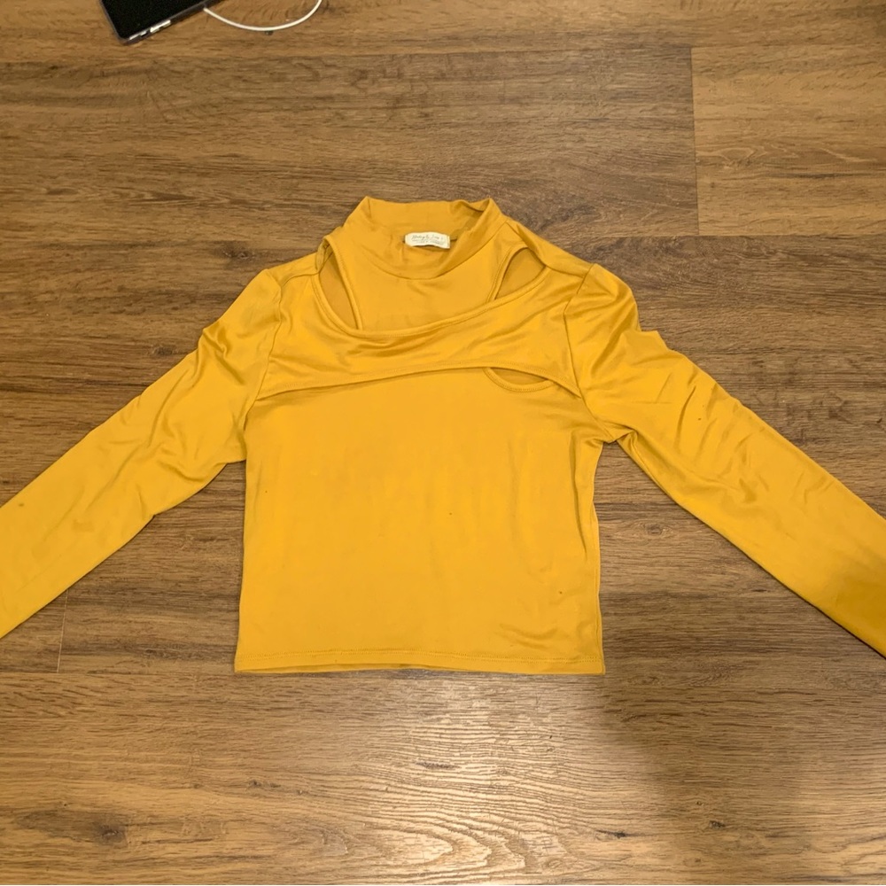 cute mustard crop top